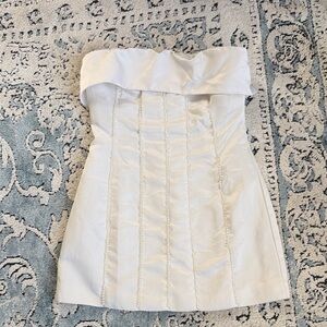 Pepper mayo Elegant White Strapless Dress with pearls